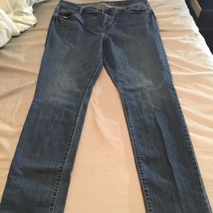 Old Navy Med Wash Curvy Profile Jeans